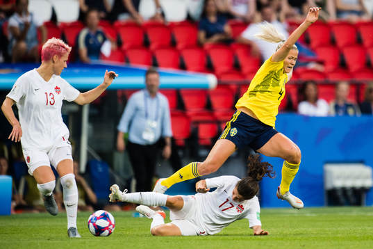 Jessie Fleming of Canada and Hanna Glas of Sweden