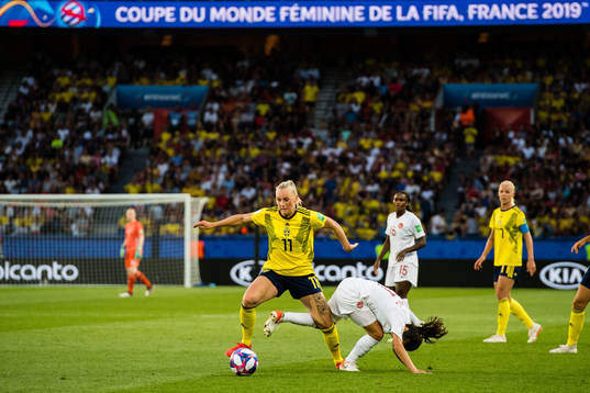 Stina Blackstenius of Sweden and Jessie Fleming of Canada