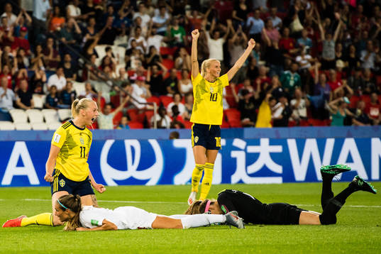 Stina Blackstenius and Sofia Jakobsson of Sweden celebrates