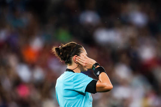 Referee Kate Jacewicz