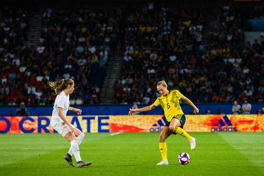 Janine Beckie of Canada and Magdalena Eriksson of Sweden