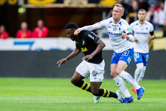 s Chinedu Obasi och IFK Norrköpings Gudmundur Thórarinsson