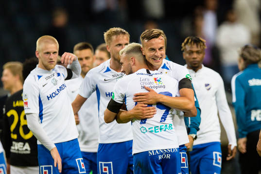 IFK Norrköpings Henrik Castegren omfamnar Sead Haksabanovic