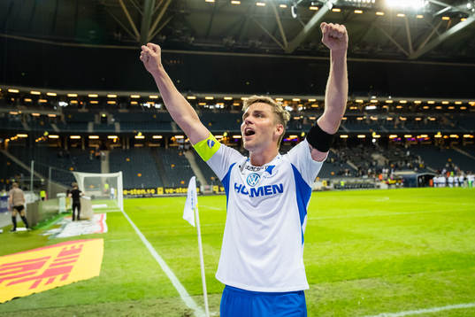 IFK Norrköpings Christoffer Nyman jublar mot fansen