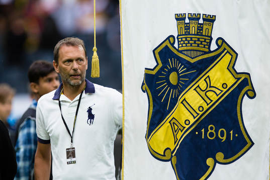 s tidigare spelare Krister Nordin agerar flaggbärare