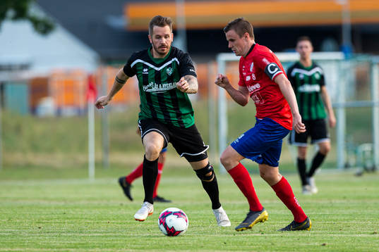 Höganäs Oskar Lindblom och Högaborgs Pierre Mattsson