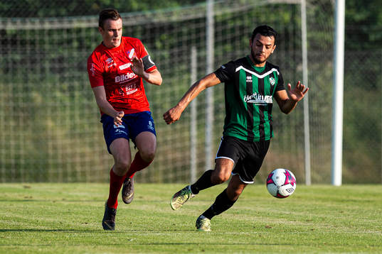Höganäs Oskar Lindblom och Högaborgs Stanley Batres Prado