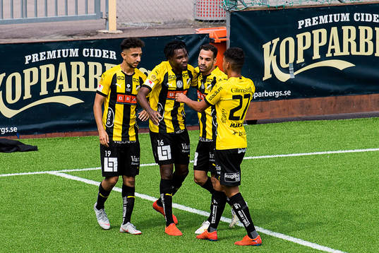 Häckens Kwame Kizito jublar med Daleho Irandust, Mervan