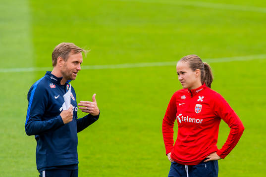 Martin Sjögren, head coach of Norway, and Guro Reiten of