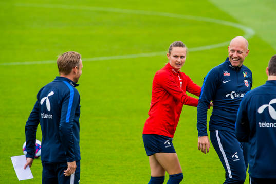 Martin Sjögren, head coach of Norway, Caroline Graham