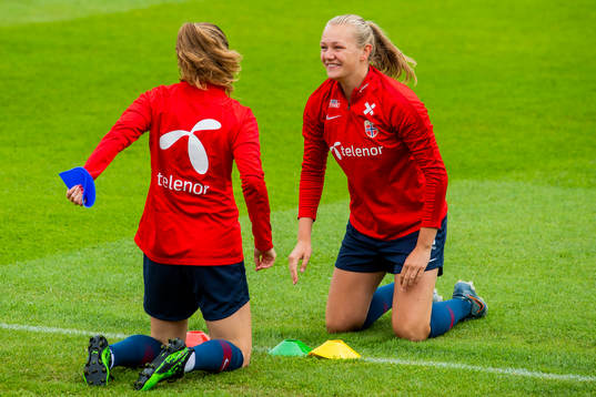Maren Nævdal Mjelde and Frida Leonhardsen Maanum of Norway