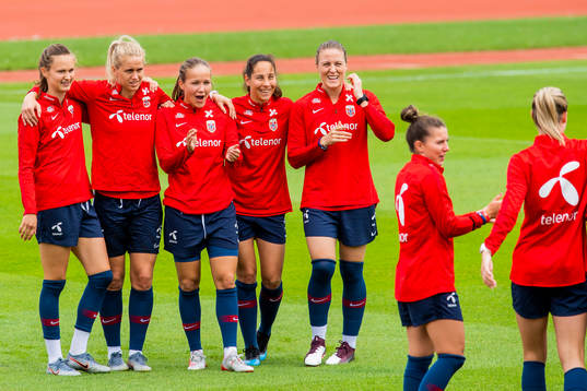Caroline Graham Hansen, Elise Hove Thorsnes, Guro Reiten,