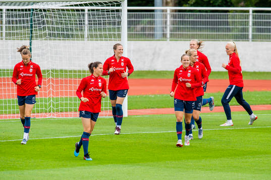 Caroline Graham Hansen, Ingrid Moe Wold, Isabell Lehn