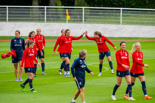 Caroline Graham Hansen and Guro Reiten of Norway