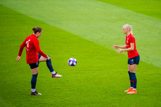 Isabell Lehn Herlovsen and Karina Sævik of Norway