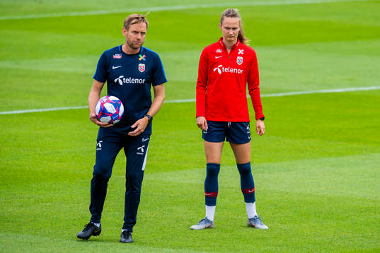 Martin Sjögren, head coach of Norway, and Caroline Graham
