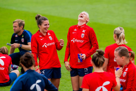 Cecilie Redisch Kvamme and Karina Sævik of Norway