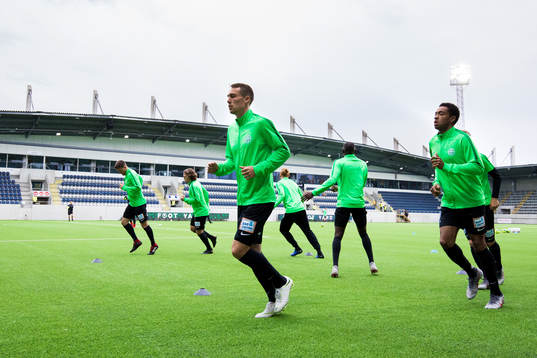 Västerås spelare värmer upp