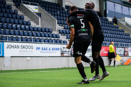 Västerås Ilir Berisha  och Ravy Tsouka Dozi jublar