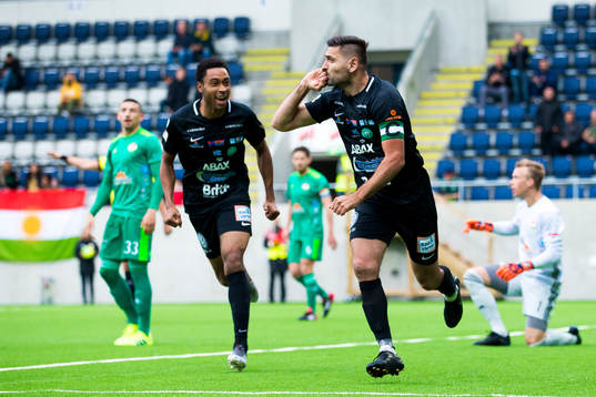 Västerås Ilir Berisha  jublar med Boris Ljevar