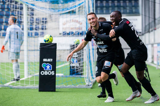 Västerås Filip Tronet jublar