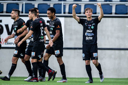 Västerås Samuel Holm jublar