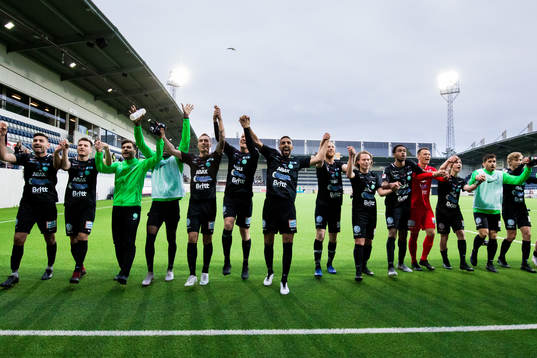Västerås spelare jublar