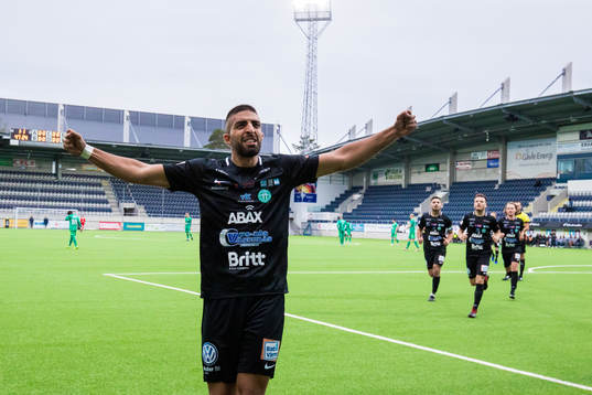 Västerås Sean Sabetkar jublar med lagkamrater