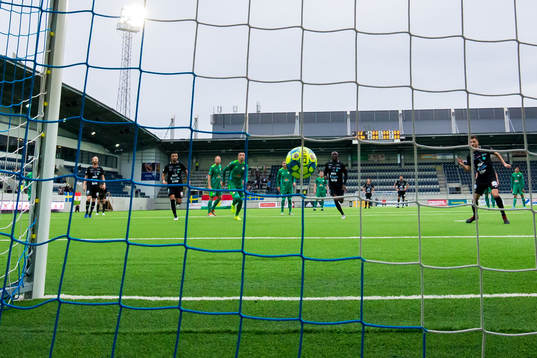 Västerås Boris Ljevar gör 1-3 på en straff