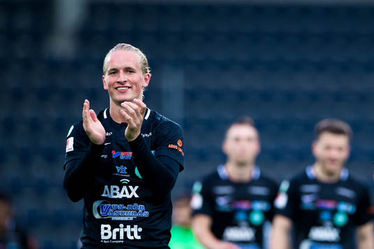 Västerås Douglas Karlberg jublar