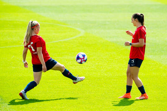 Therese Sessy Åsland and Vilde Bøe Risa of Norway