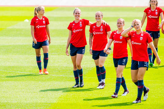 Amalie Vevle Eikeland, Stine Hovland, Isabell Lehn