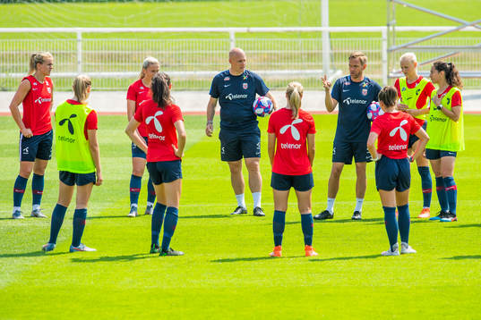 Elise Hove Thorsnes, Emilie Nautnes, Anders Jacobson,