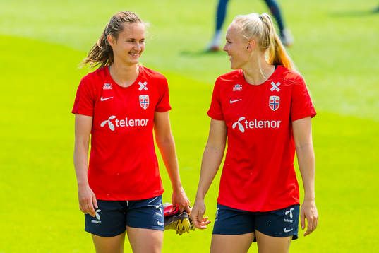 Caroline Graham Hansen and Maria Thorisdottir of Norway