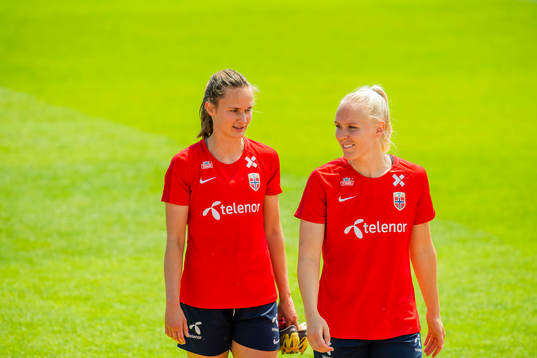 Caroline Graham Hansen and Maria Thorisdottir of Norway