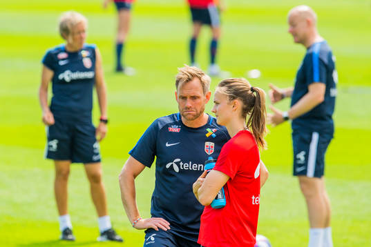 Martin Sjögren, head coach of Norway, and Caroline Graham