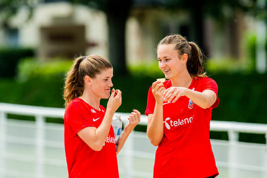 Maren Nævdal Mjelde and Caroline Graham Hansen of Norway