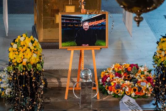 A portrait and Lennart Johansson Trophy