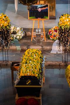 Lennart Johansson Trophy and the coffin