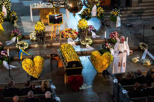 General view of the ceremony with preist Olle Carlsson