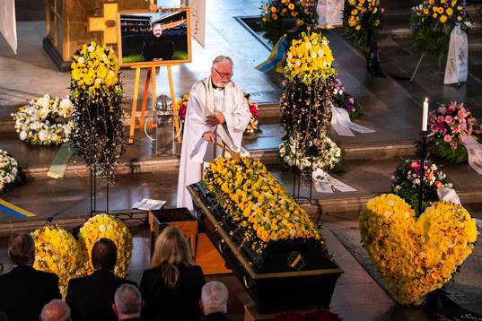 General view of the ceremony with preist Olle Carlsson