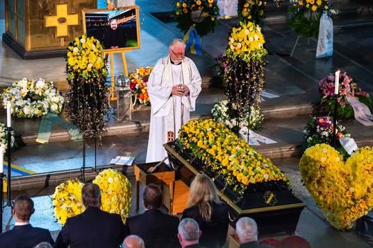 General view of the ceremony with preist Olle Carlsson