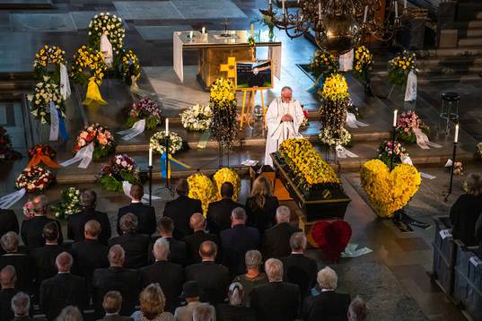 General view of the ceremony with preist Olle Carlsson