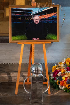 Picture and Trophy of Lennart Johansson
