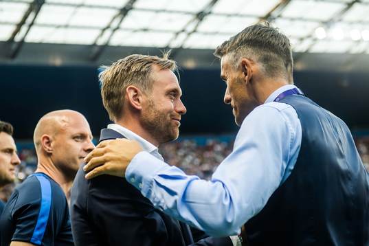 Martin Sjögren, head coach of Norway, and Phil Neville,