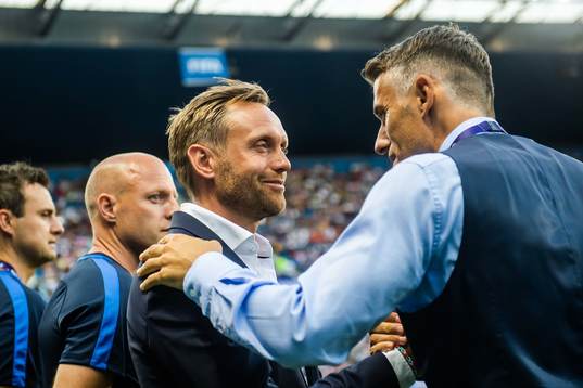 Martin Sjögren, head coach of Norway, and Phil Neville,