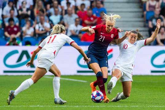 Toni Duggan and Fran Kirby of England against Karina Sævik
