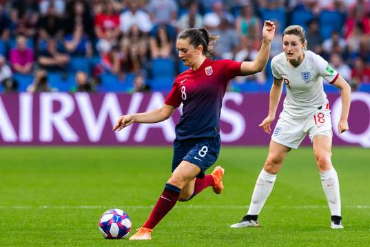 Vilde Bøe Risa of Norway and Ellen White of England