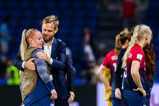 Therese Sessy Åsland and Martin Sjögren, head coach of