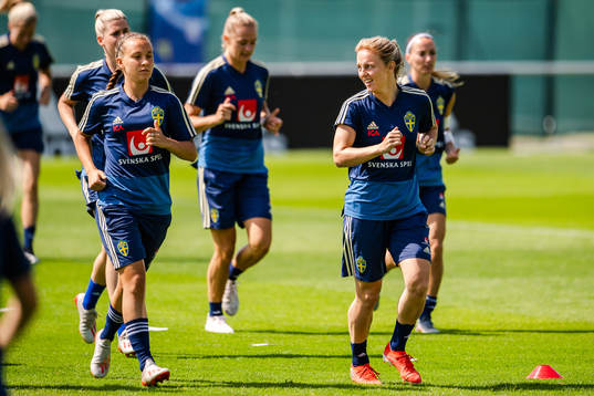 Julia Zigiotti Olme and Mimmi Larsson of Sweden